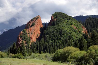 kırmızı bir dağ gorge kayalarda