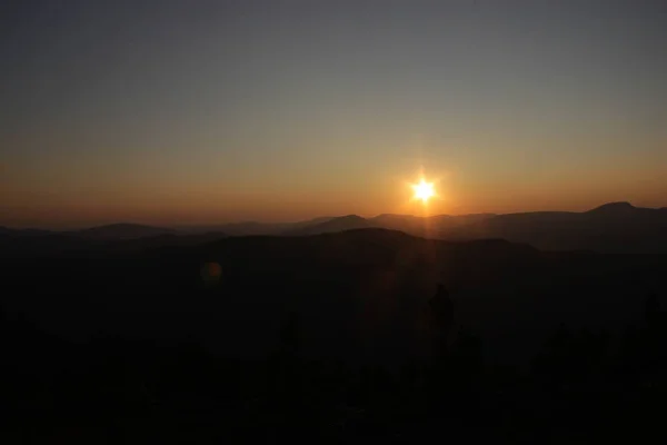 Dağlarda gün batımı
