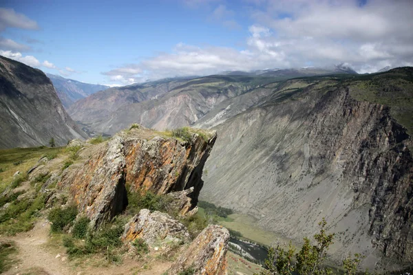 Cliff Nehri Vadisi üzerinde