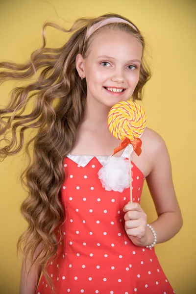 bir kızın şeker ile parlak fotoğraf