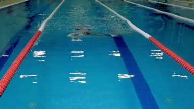 Spor eğitim havuzu ustası için aday