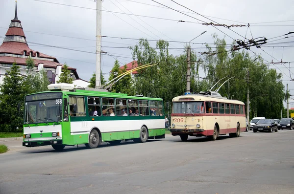 Chernivtsi Ukraine Jule 2018 Trolleybussar Skoda 14Tr 368 Plzeň 444 — Stockfoto