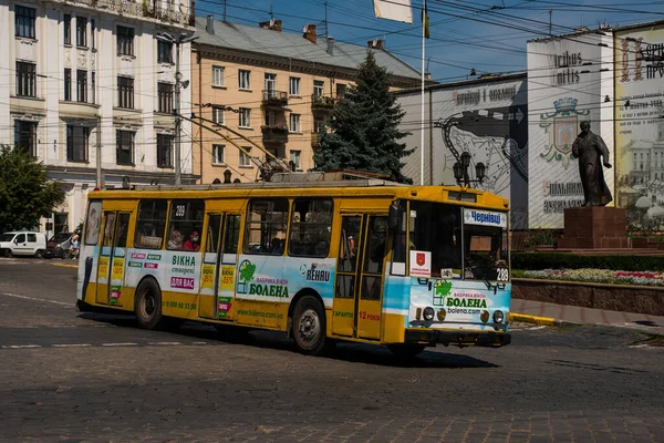 Чернивци Украина Августа 2020 Троллейбус Skoda 14Tr 289 Езда Пассажирами — стоковое фото