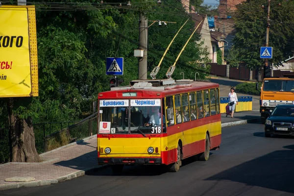 Чернивци Украина Августа 2020 Года Троллейбус Skoda 14Tr 318 Пассажирами — стоковое фото