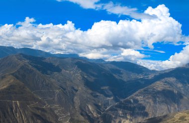 Paisaje cielo azul y el horizonte una belza 