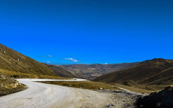 Carretera Bajo Hermoso Cielo Azul Εικόνα Αρχείου