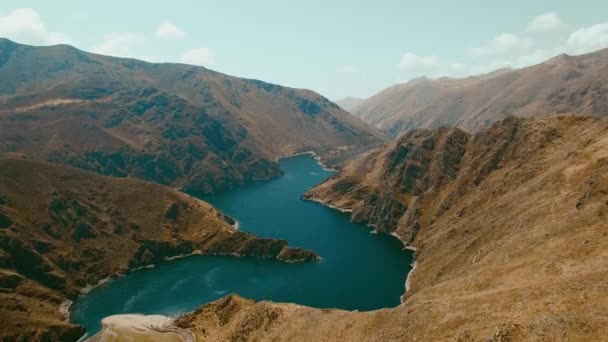 Aerial Video Mountains Beautiful Lake Beautiful Little House Made Adobe — Stock Video