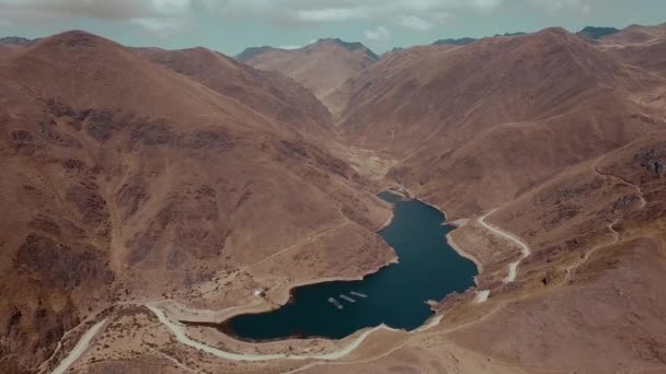 Camino Una Hermosa Laguna Las Montañas Perú — Vídeos de Stock