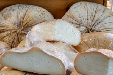 Tatma ve satış sheepcheese başkanları.