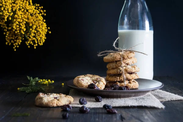 Galletas Una Botella Leche Primer Plano — Foto de Stock