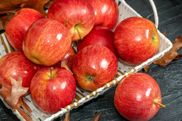 Algunas Manzanas Maduras Rojas Ranet Primer Plano Concepto Cosecha Otoño — Foto de Stock