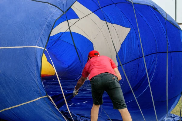 Európai Fesztivál Léggömb Spanyolországban Igualada Munkás Készíti Ballon Léggömb Verseny — Stock Fotó