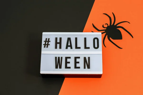 Dekorativní Pavouk Černooranžovém Pozadí Pozvánka Večírek Halloween Pozadí Pohled Shora — Stock fotografie