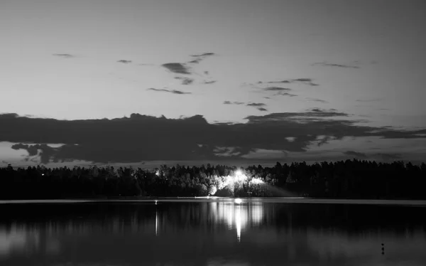 湖の上で夜明け — ストック写真