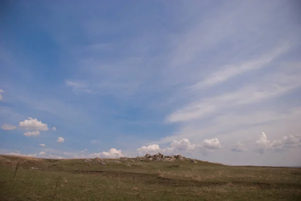 Tepedeki Kayalar — Stok fotoğraf