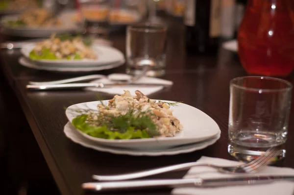 Salade Sur Table Des Fêtes — Photo