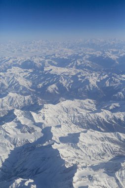 Kuş bakışı Himalaya aralığının Leh Ladakh Hindistan giderken ne güzel.