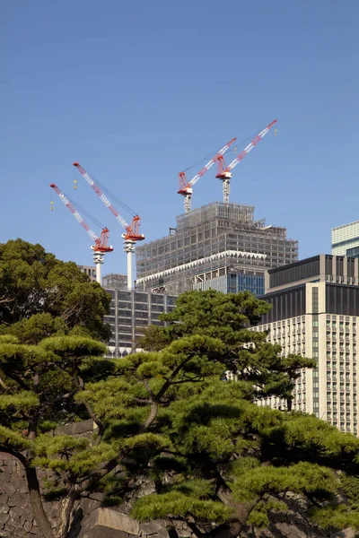 青い空を背景に建設現場 — ストック写真