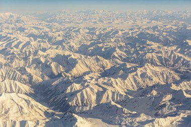 Kuş bakışı Himalaya aralığının Leh Ladakh giderken ne güzel