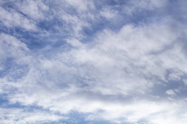 Niebo z chmurowym tłem — Zdjęcie stockowe