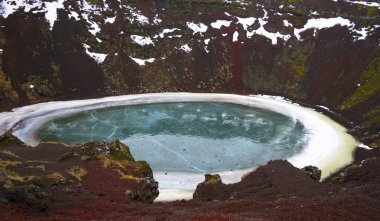 Kerid İzlanda'daki muhteşem volkanik krater gölü