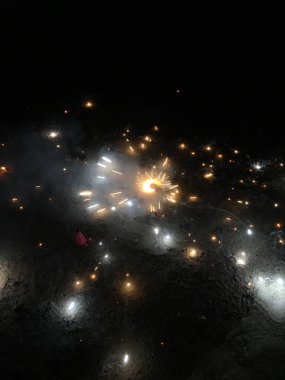 Kraker Diwali kutlamalar sırasında Hindistan ateş