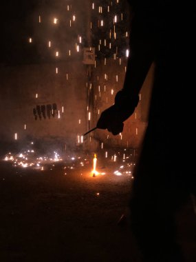 Kraker Diwali kutlamalar sırasında Hindistan ateş