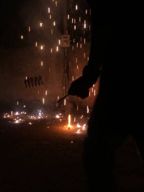 Kraker Diwali kutlamalar sırasında Hindistan ateş