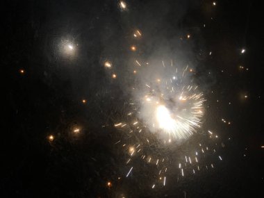 Kraker Diwali kutlamalar sırasında Hindistan ateş