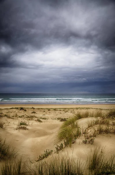 Limpando Tempestade Sobre Praia Pôr Sol — Fotografia de Stock