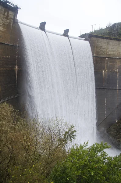 Water Haasten Uit Waterkracht Dam — Stockfoto