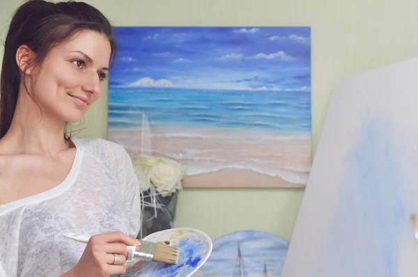 Beautiful Woman Artist Paints Picture Blue Acrylic Paints Large White — Stock Photo, Image