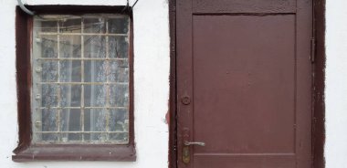 Pencere ve kapı eski bir ev