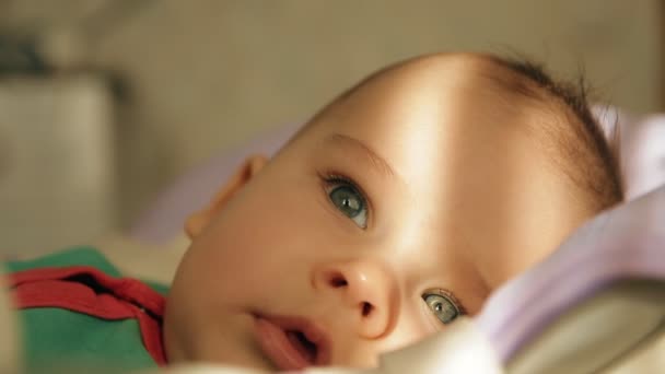 Portrait of a happy baby lying in a cradle and smiling closeup. — Stock Video