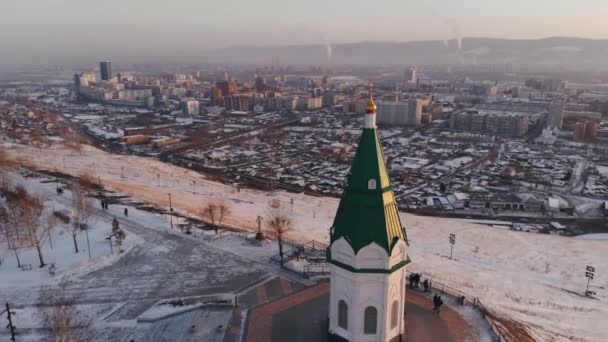 Krasnoyarsk, Rusia - 20 Jan, 2019: La Capilla Paraskeva Pyatnitsa es una Capilla Ortodoxa Rusa en Krasnoyarsk, Rusia . — Vídeo de stock
