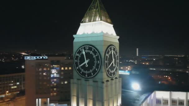 Krasnoyarsk, Rusland - 20 Jan, 2019: luchtfoto van de klokkentoren in het centrum van Krasnojarsk. — Stockvideo