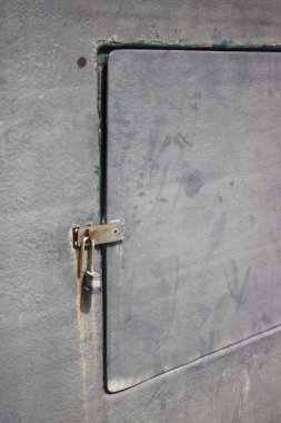 Küçük bir kapı ile göğüs açık bir kilidi, yakın çekim