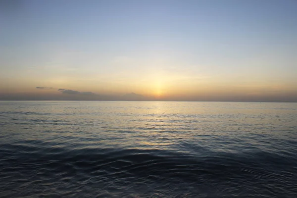 Barbados Plajı'nda sabah güzel gökyüzü