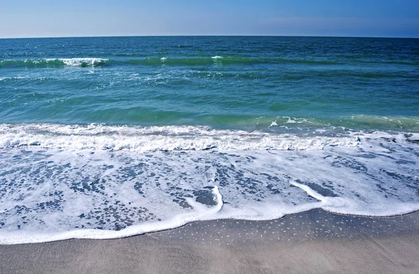 Gyengéd Habos Hullámok Homokban Kék Óceán Háttérben Clearwater Beach Florida — Stock Fotó