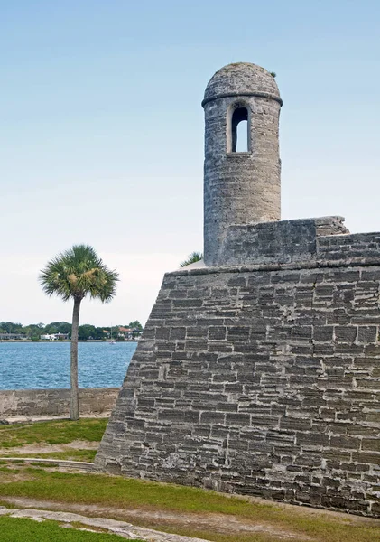 Vista Del Castillo San Marcos Murallas Torres Campos Circundantes Palmeras —  Fotos de Stock