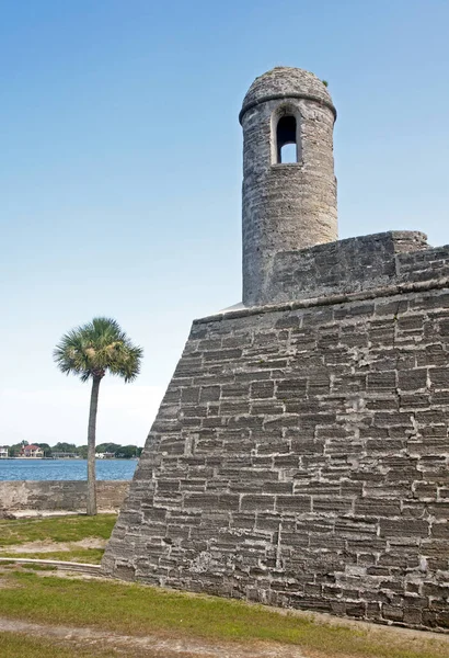 View Castillo San Marcos Fort Walls Towers Surrounding Fields Palm — Stock Photo, Image