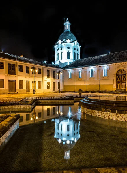 Igreja São Sebastião Noite Iluminada Com Cúpula Igreja Refletida Fonte — Fotografia de Stock