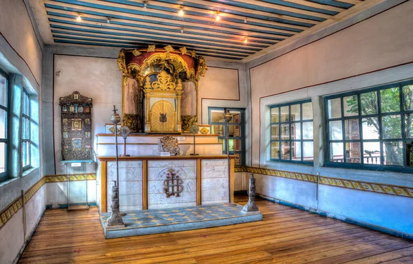 厄瓜多尔昆卡的概念妇女博物馆内的小而漂亮的小礼拜堂 — 图库照片