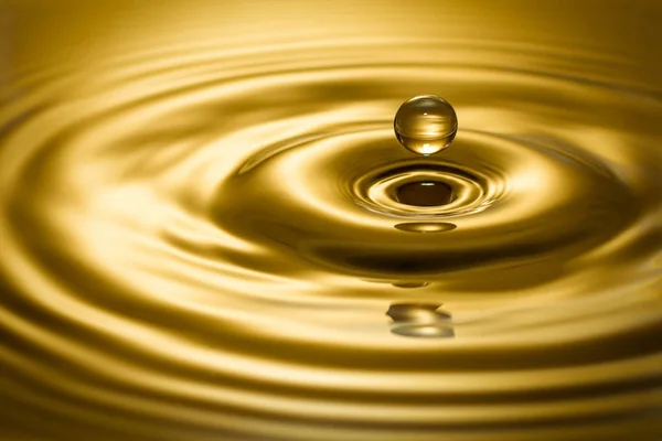 Golden Liquid Droplet Rebount Drop Golden Water Stock Image — Stock Photo, Image