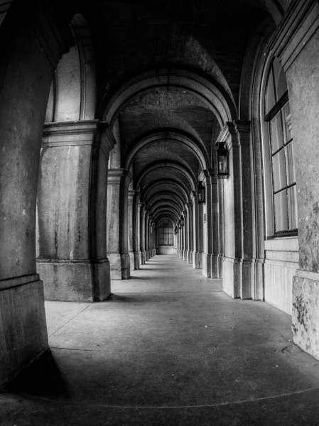 Kemer Siyah beyaz fotoğraf 