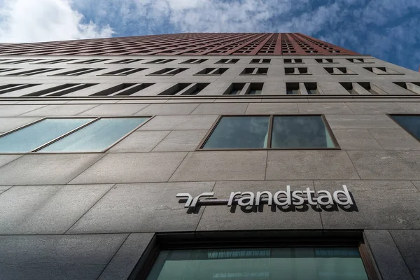 Hollanda-Haziran 2019: Randstad den Haag 'ın Hollanda 'da düşük açı görünümü