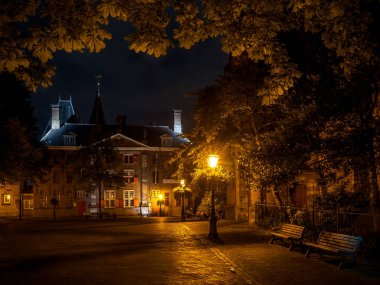 gece aydınlatılmış Leiden Gravensteen Üniversitesi, Hollanda