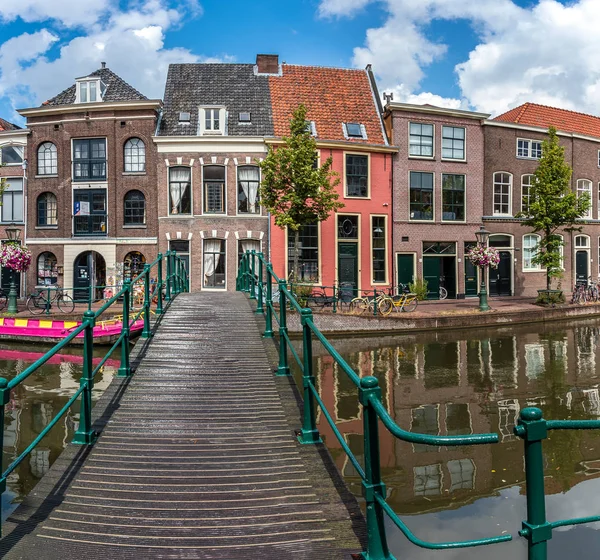 Blick Von Brücke Historischen Häusern Über Rapenburger Kanalufer Leiden Provinz — Stockfoto