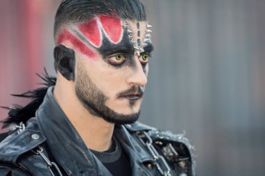 Biddinghuizen, Flevoland, Hollanda - 8 Ekim 2017 Eğlence Parkı Walibi 'nde Cadılar Bayramı korku gecesi teması 