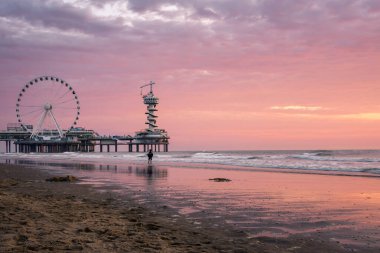 Scheveningen iskelesinde dönme dolap, Lahey, Hollanda